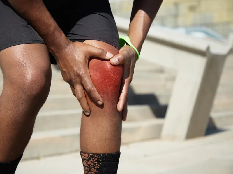 The Lab Chiropractic treating knee pain in Charles