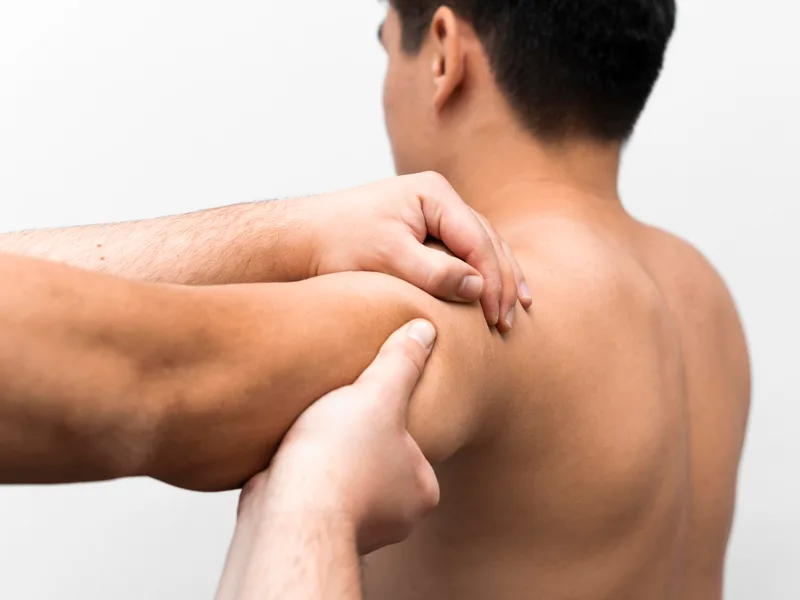 How The Lab Chiropractic treats rotator cuff injury in Charles